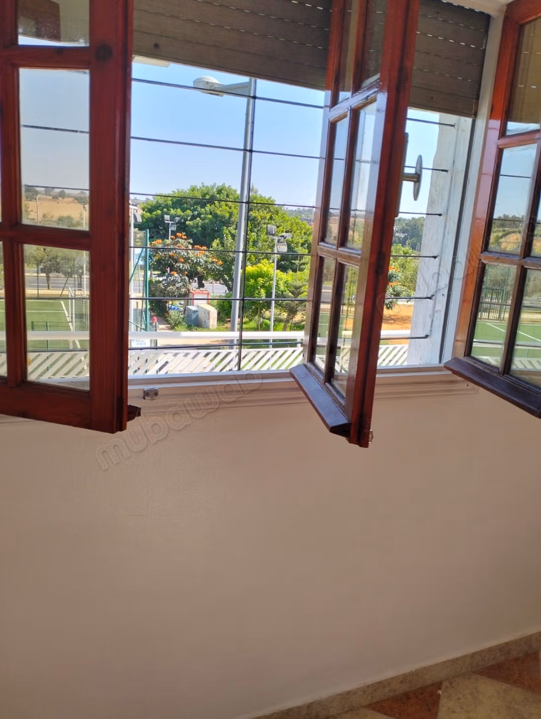Sontuosa villa in affitto a Hay Nahda. Superficie totale di 160 m². Vista eccezionale sulla montagna, finestre a doppio vetro