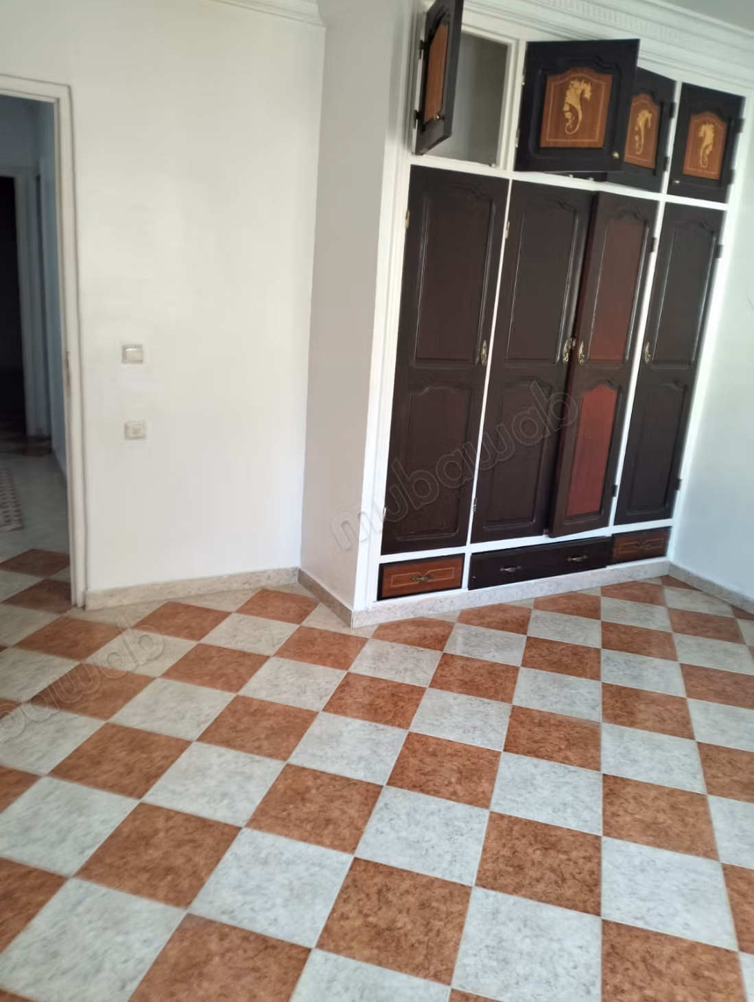 Sontuosa villa in affitto a Hay Nahda. Superficie totale di 160 m². Vista eccezionale sulla montagna, finestre a doppio vetro