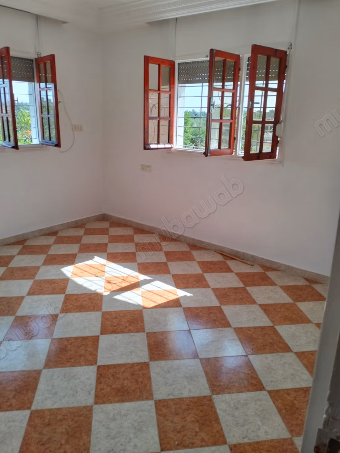 Sontuosa villa in affitto a Hay Nahda. Superficie totale di 160 m². Vista eccezionale sulla montagna, finestre a doppio vetro