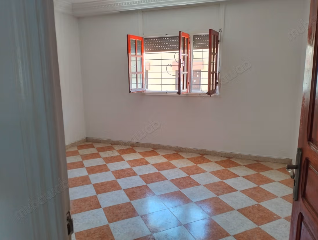 Sontuosa villa in affitto a Hay Nahda. Superficie totale di 160 m². Vista eccezionale sulla montagna, finestre a doppio vetro