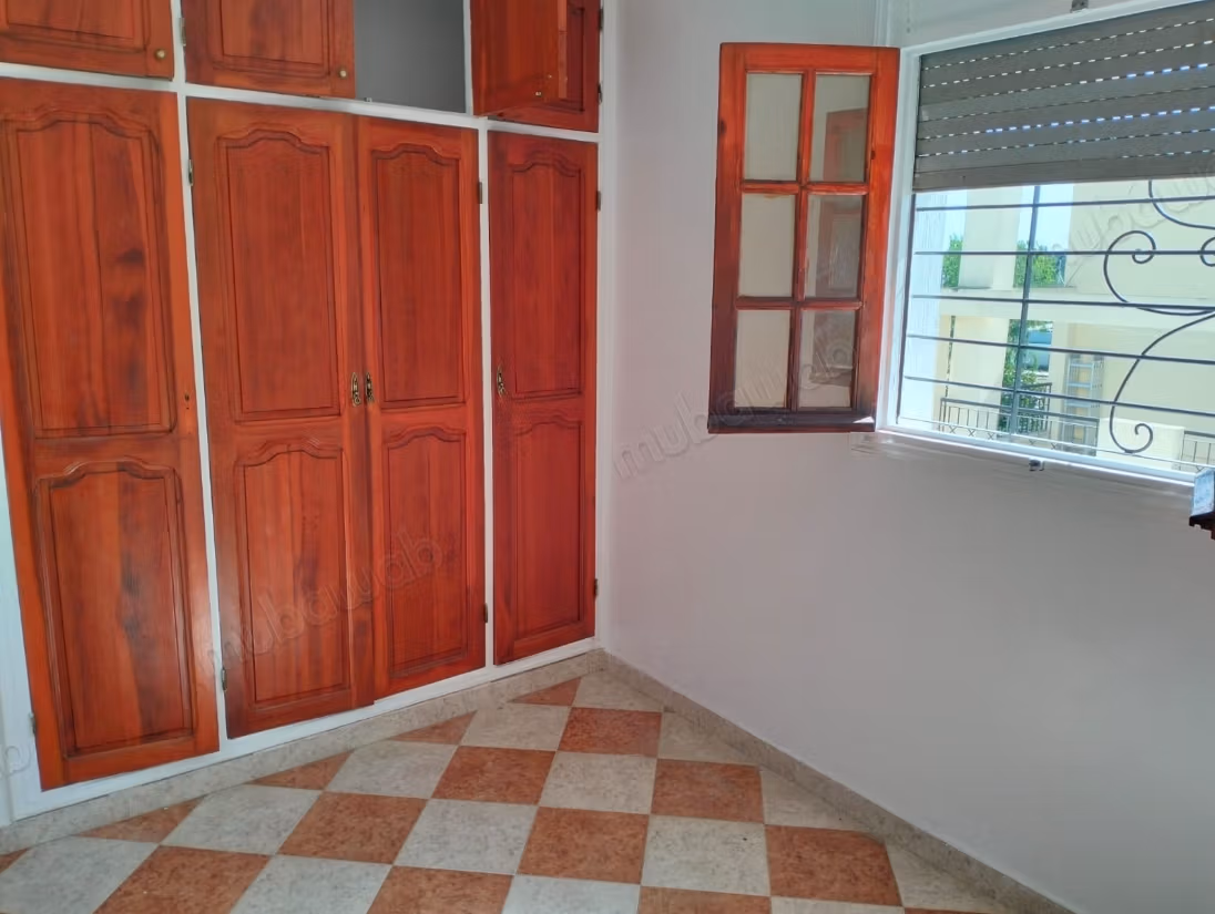 Sontuosa villa in affitto a Hay Nahda. Superficie totale di 160 m². Vista eccezionale sulla montagna, finestre a doppio vetro