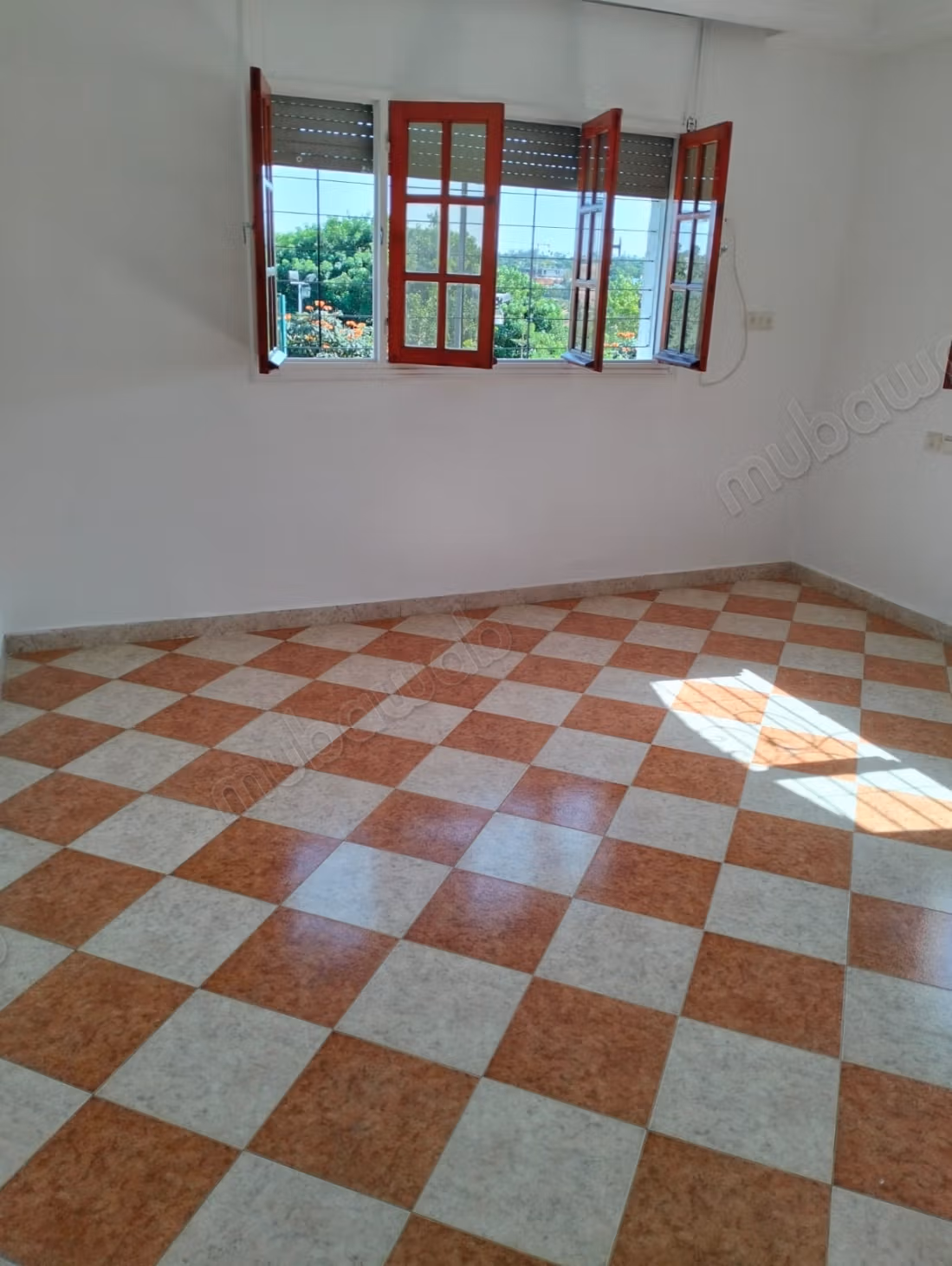 Sontuosa villa in affitto a Hay Nahda. Superficie totale di 160 m². Vista eccezionale sulla montagna, finestre a doppio vetro