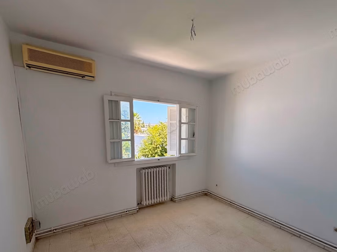 Grand Bureau 200m2 au 2eme ètage à Mutuelleville