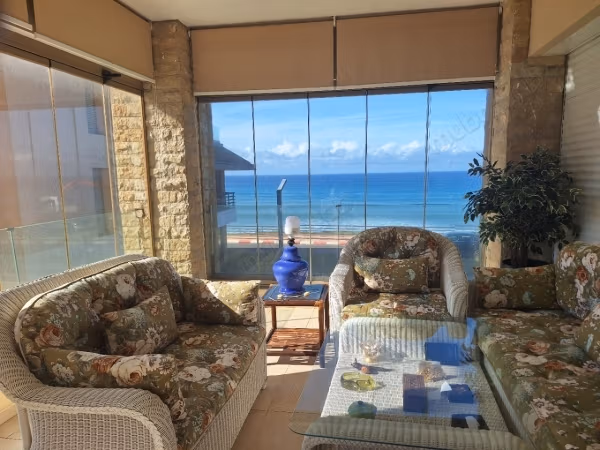 Magnificent furnished apartment front of the sea