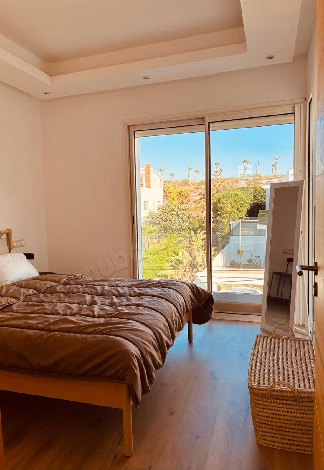 Villa nuova fronte mare in affitto - vuota