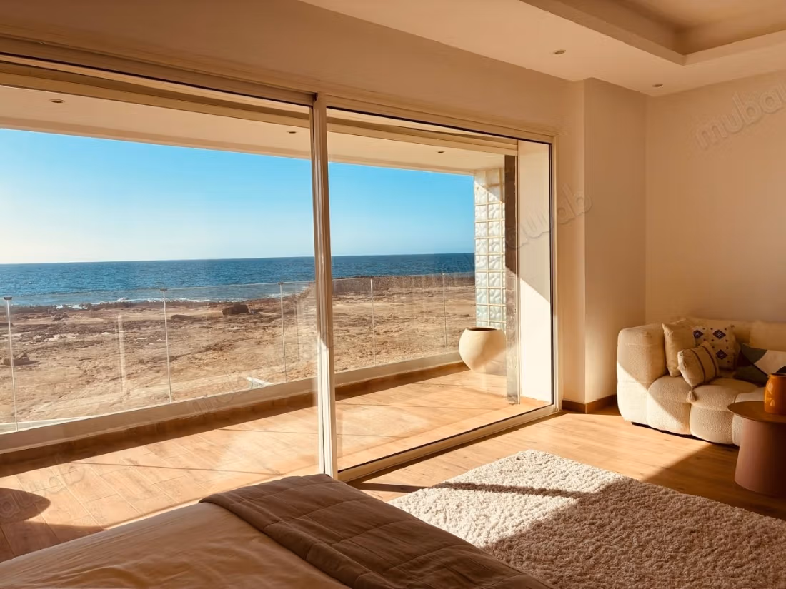 Villa nuova fronte mare in affitto - vuota