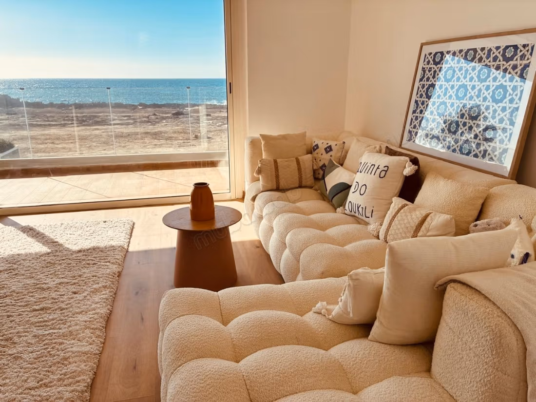 Villa nuova fronte mare in affitto - vuota