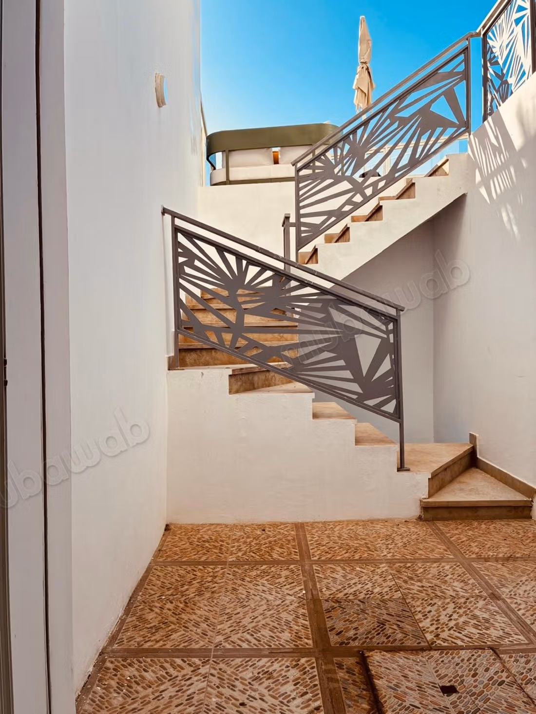 Villa nuova fronte mare in affitto - vuota