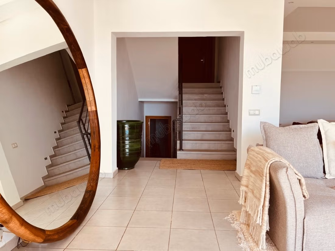 Villa nuova fronte mare in affitto - vuota