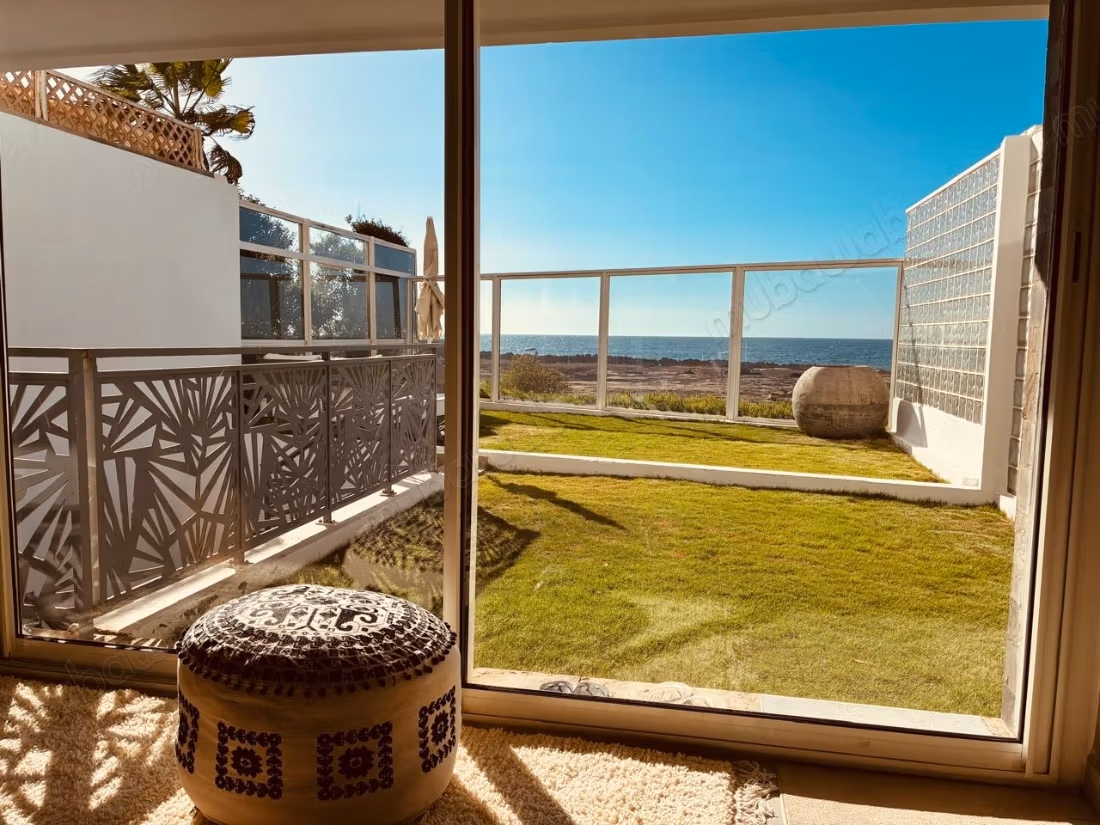 Villa nuova fronte mare in affitto - vuota