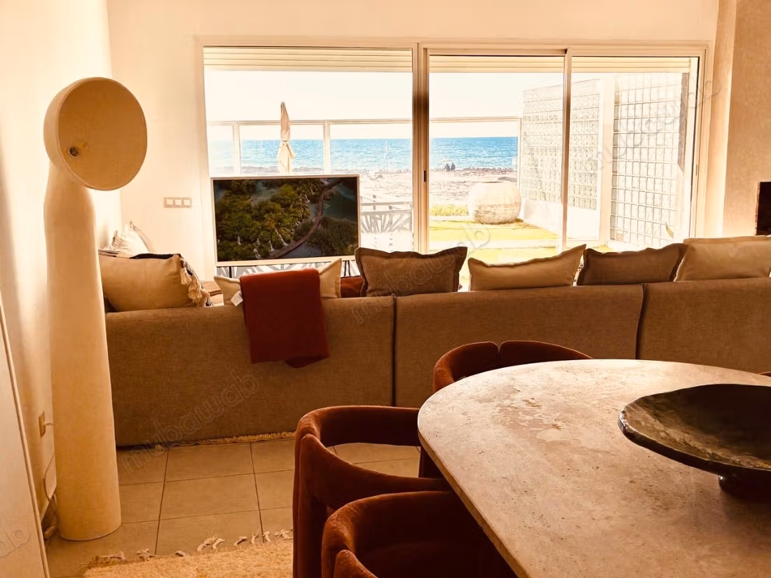 Villa nuova fronte mare in affitto - vuota