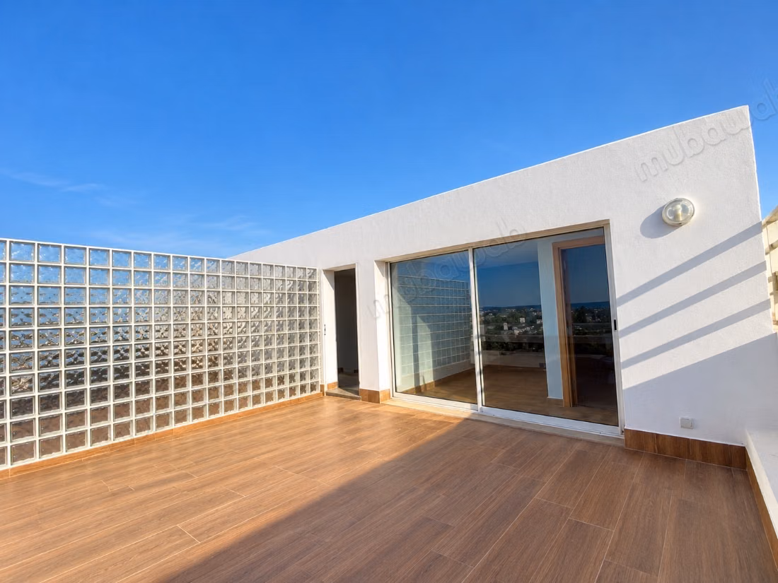 New beachfront villa for rent - empty