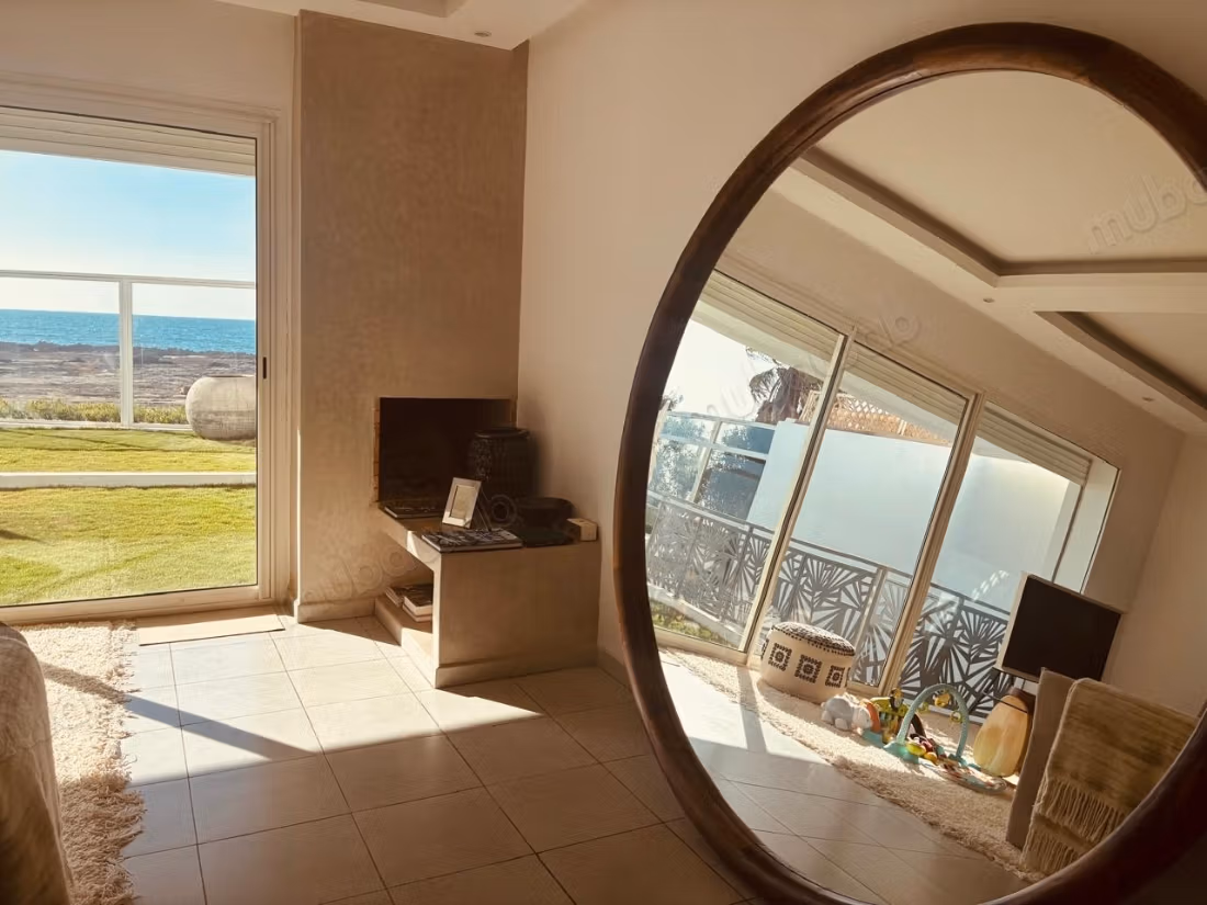 Villa nuova fronte mare in affitto - vuota
