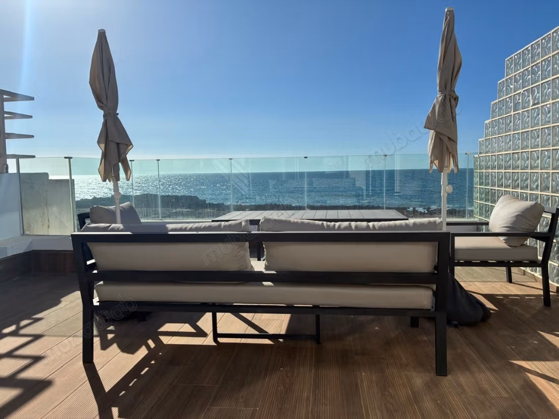 Villa nuova fronte mare in affitto - vuota