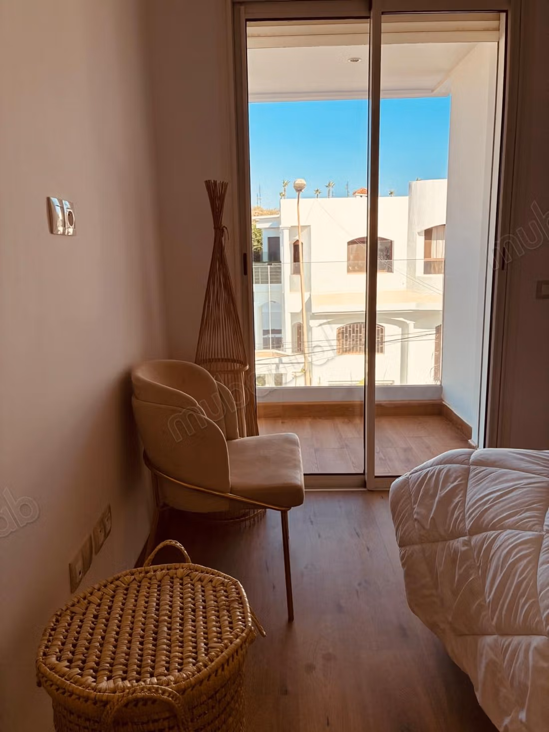 Villa nuova fronte mare in affitto - vuota