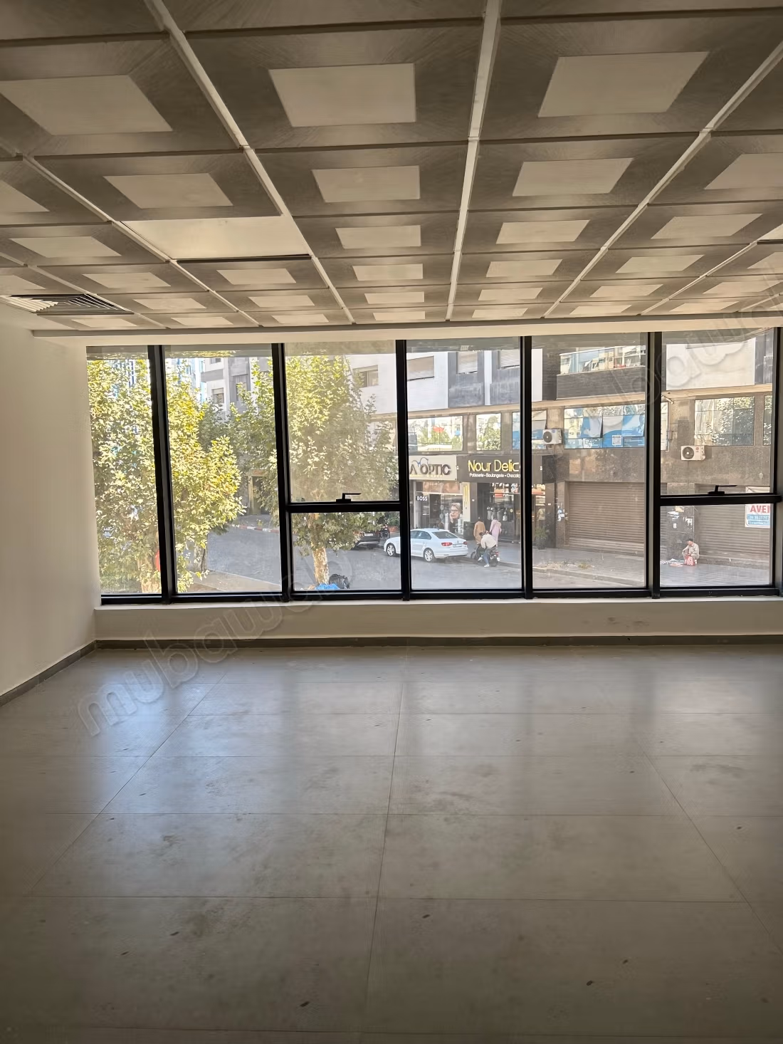 Uffici in affitto a Maamora. Superficie di 90 m². Portineria e aria condizionata