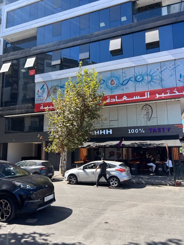 Uffici in affitto a Maamora. Superficie di 90 m². Portineria e aria condizionata