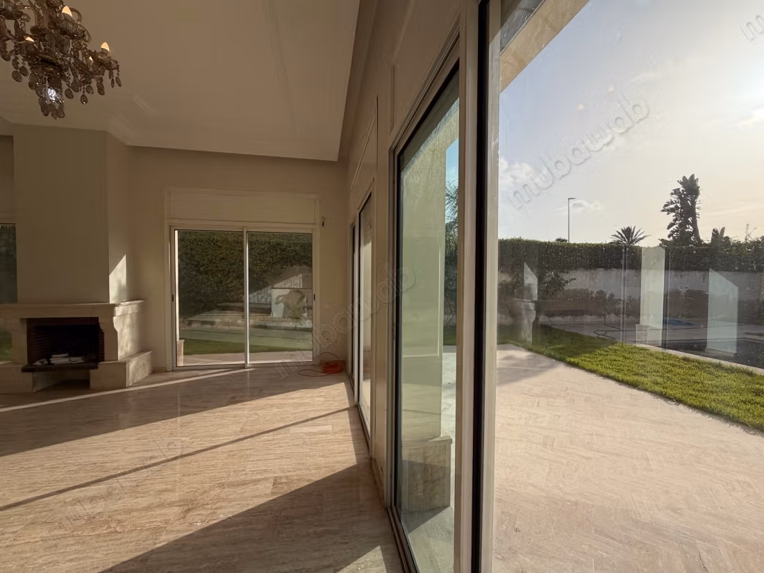 4 Bedroom Empty Villa with Pool for Rent in California