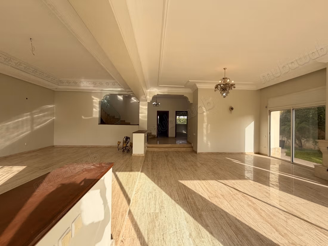 4 Bedroom Empty Villa with Pool for Rent in California