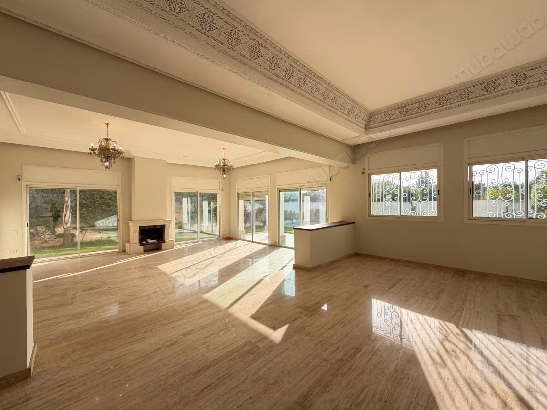 4 Bedroom Empty Villa with Pool for Rent in California