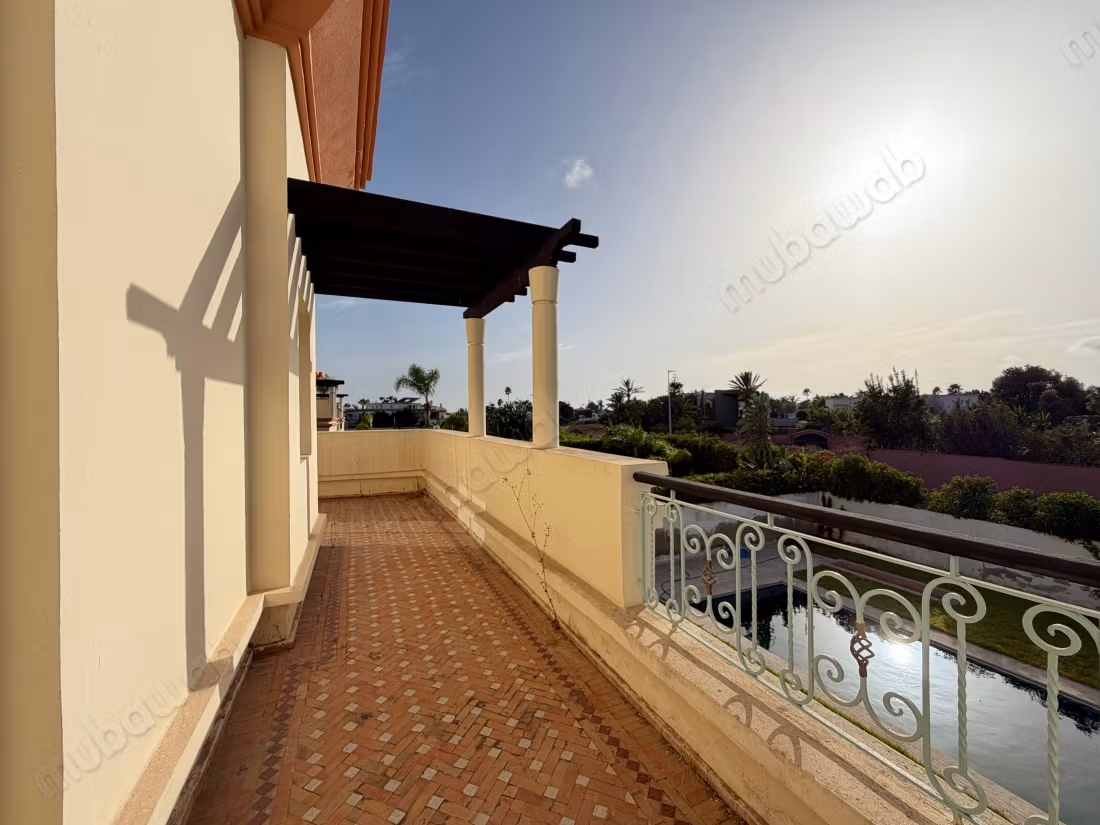 4 Bedroom Empty Villa with Pool for Rent in California