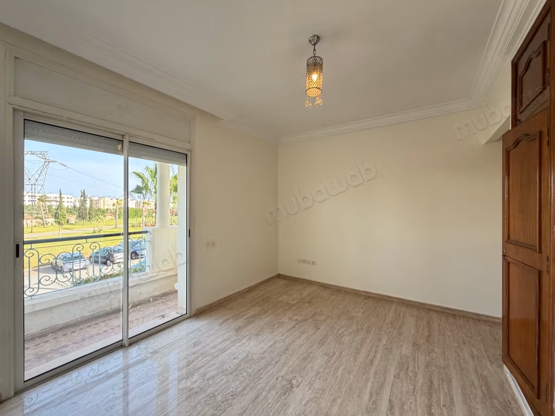 4 Bedroom Empty Villa with Pool for Rent in California