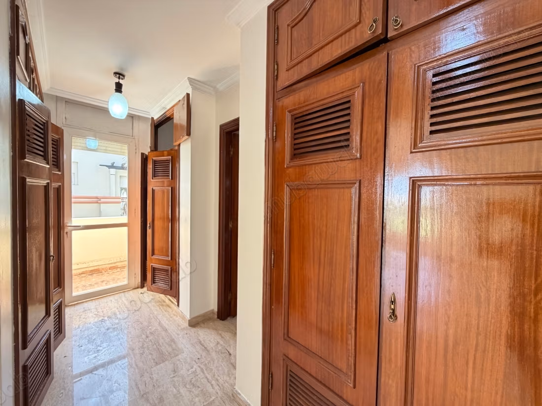 4 Bedroom Empty Villa with Pool for Rent in California