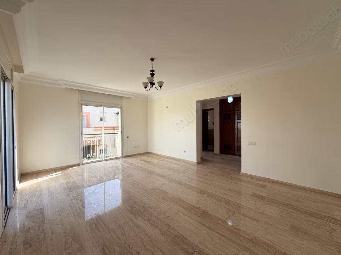 4 Bedroom Empty Villa with Pool for Rent in California
