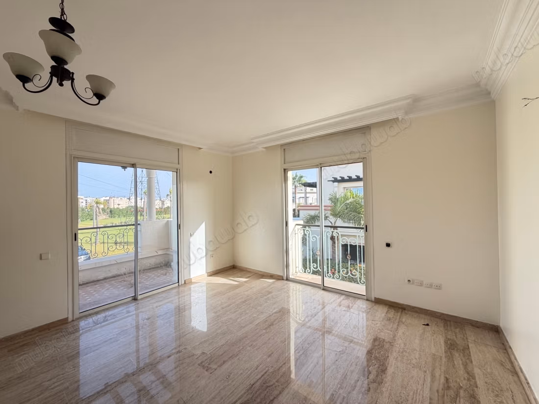 4 Bedroom Empty Villa with Pool for Rent in California