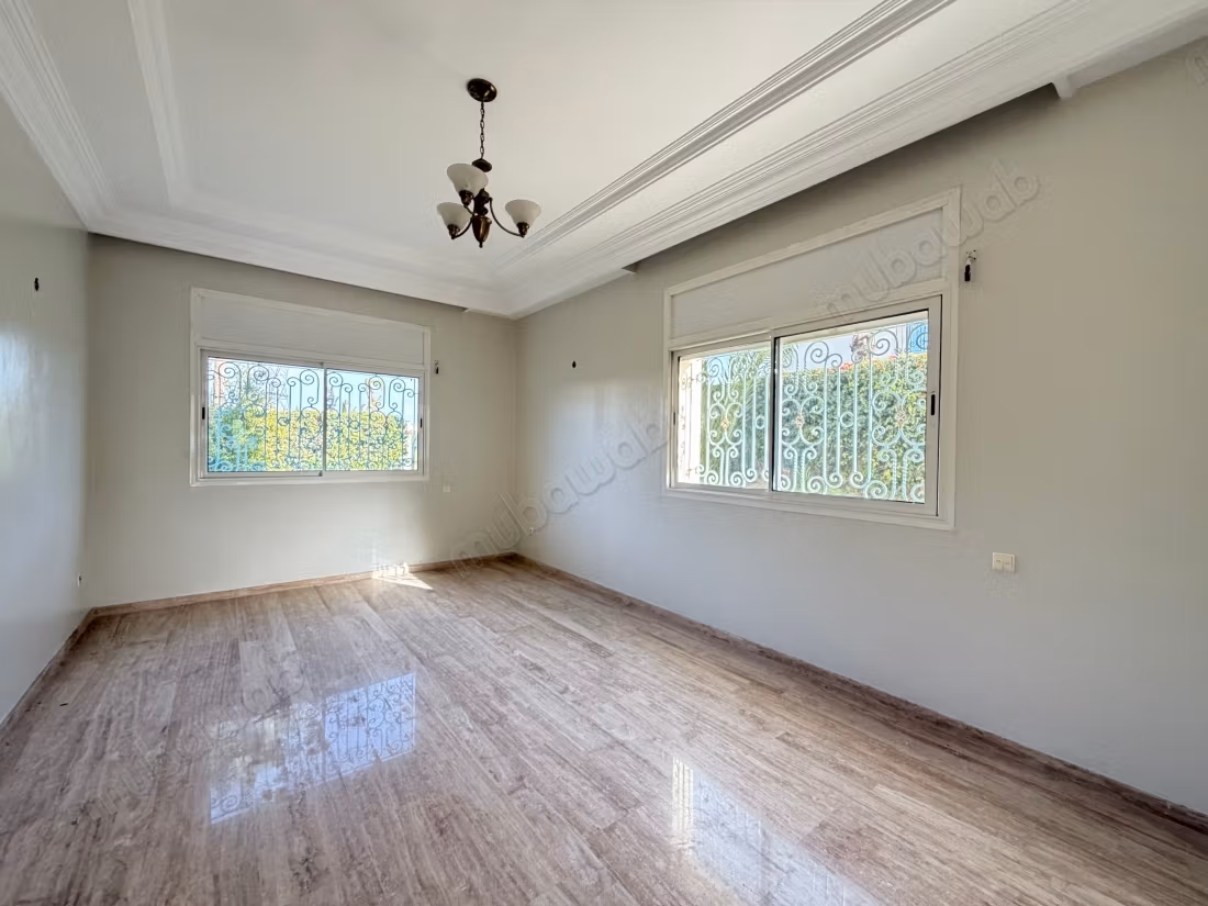 4 Bedroom Empty Villa with Pool for Rent in California