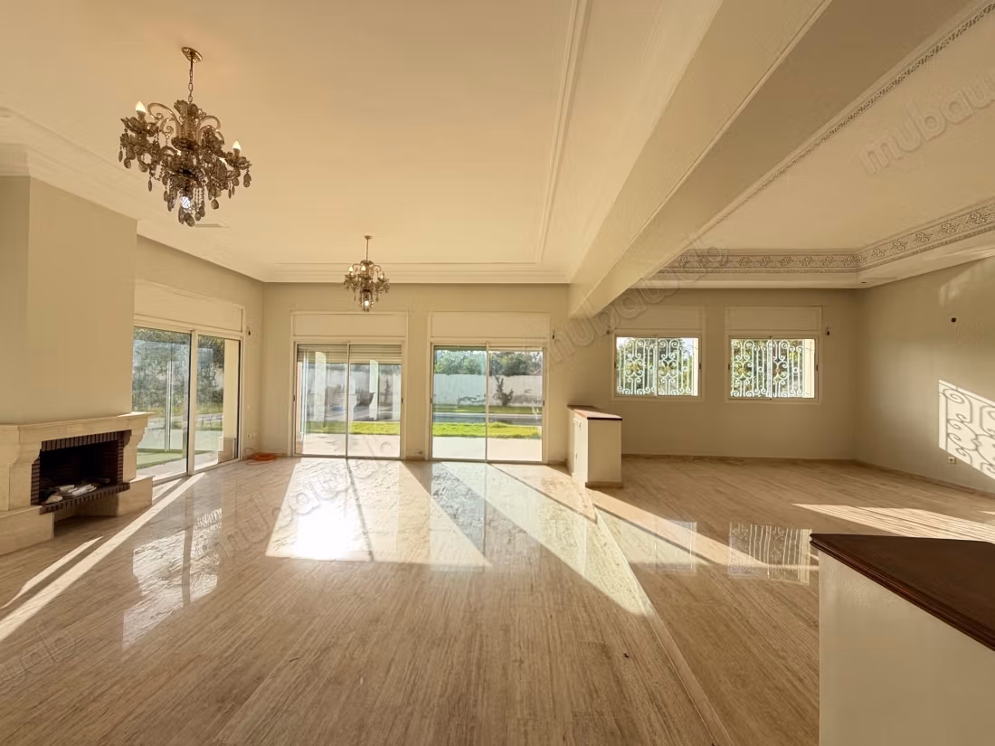 4 Bedroom Empty Villa with Pool for Rent in California