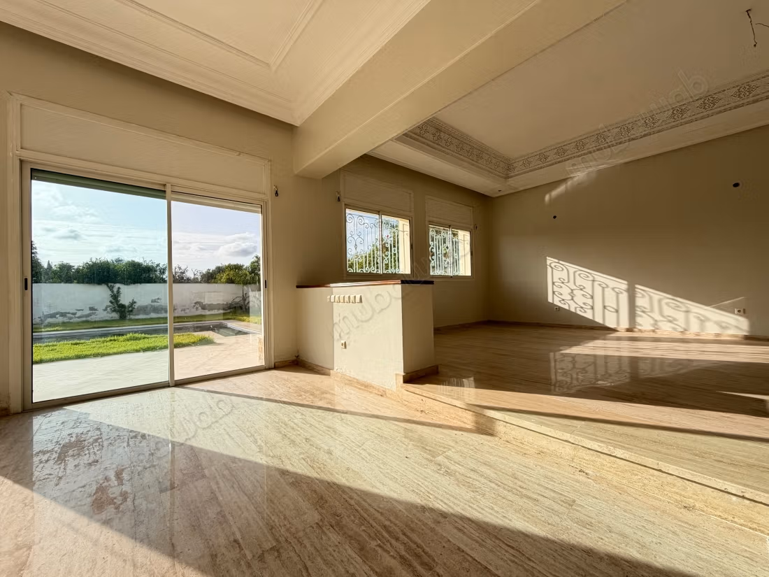 4 Bedroom Empty Villa with Pool for Rent in California