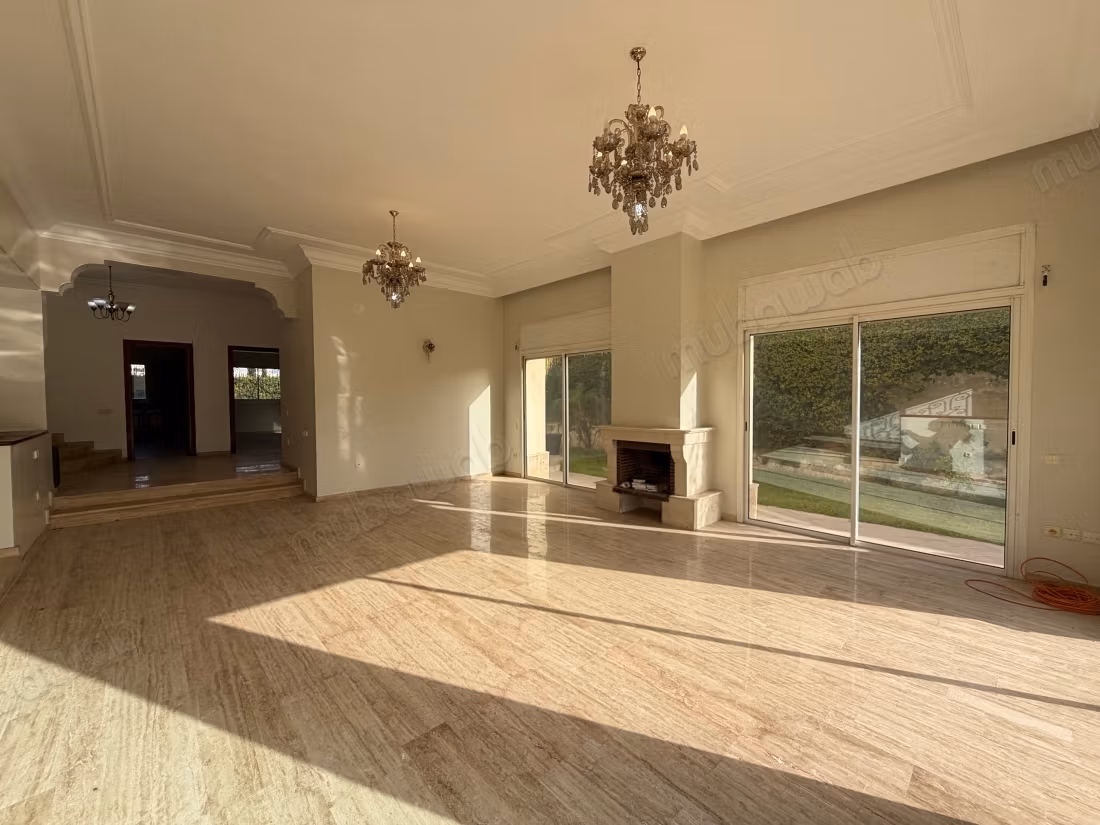 4 Bedroom Empty Villa with Pool for Rent in California