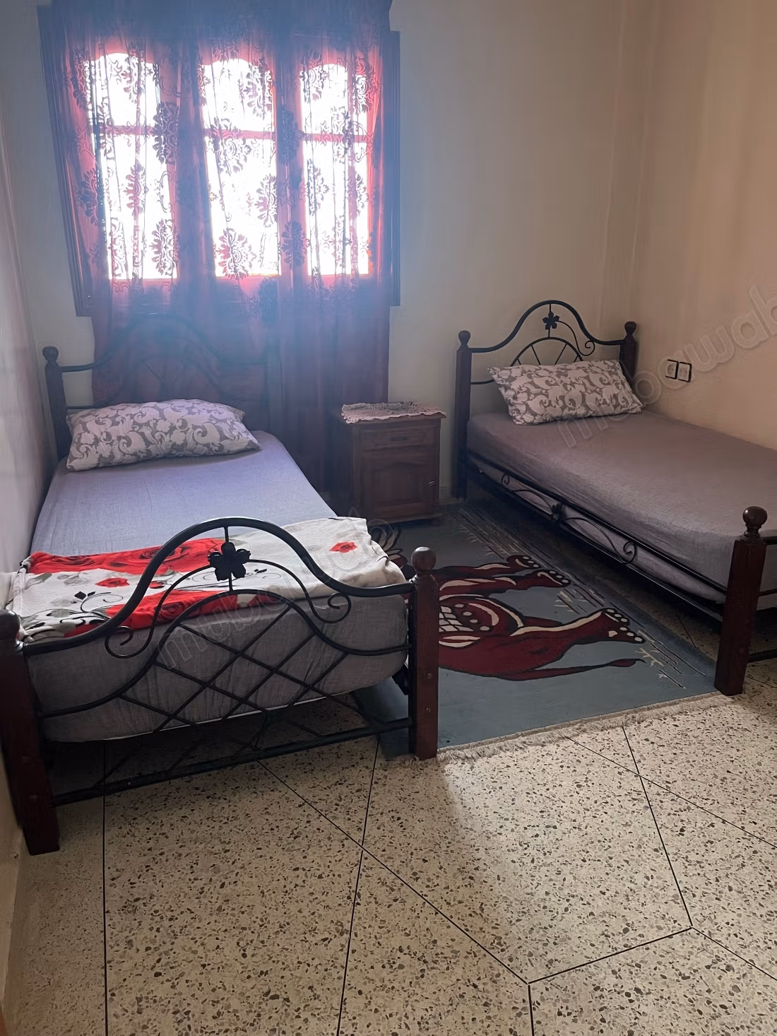 Location d'un appartement à Narjis. 
2 belles chambres. 
Meublé