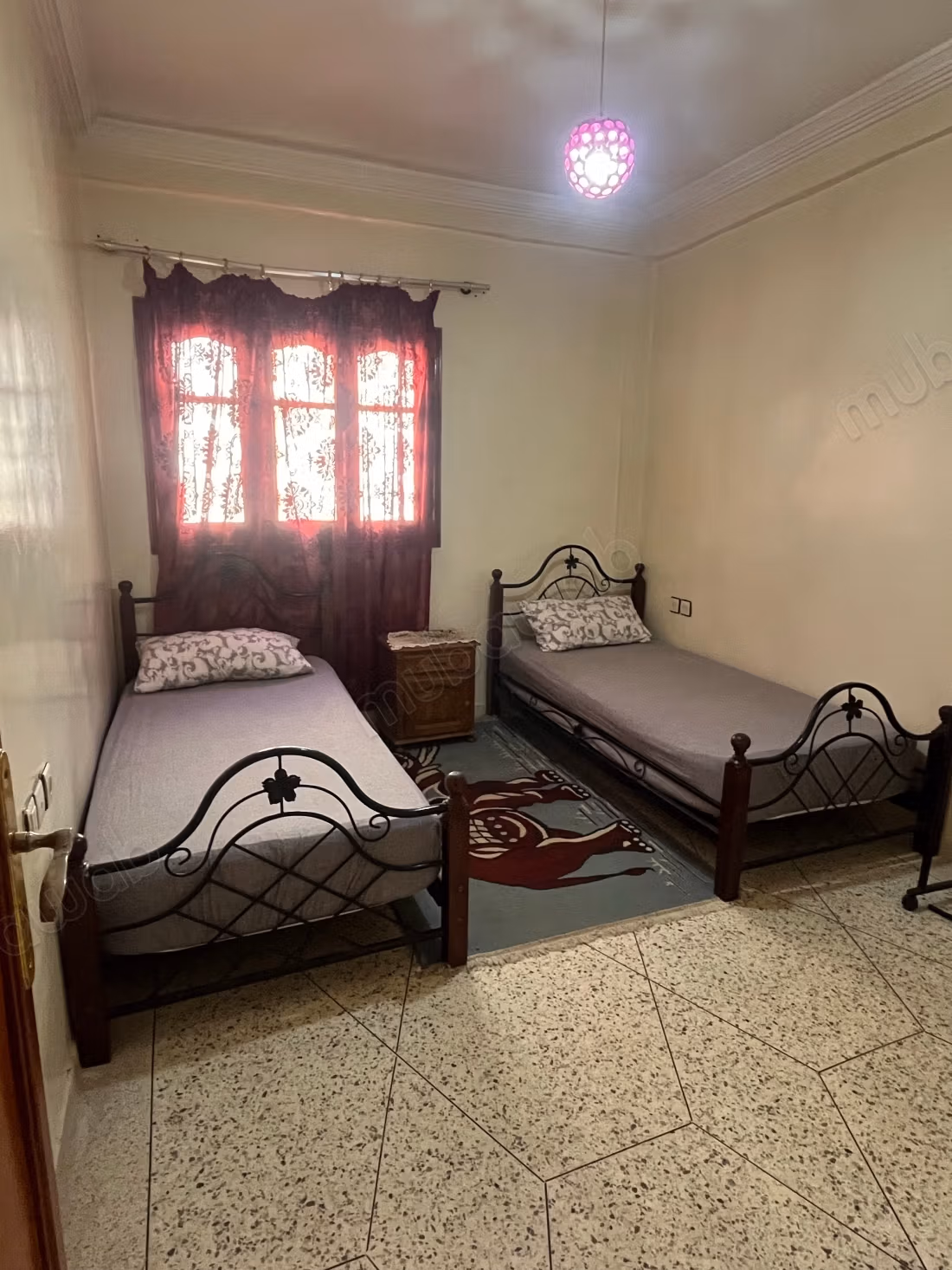 Location d'un appartement à Narjis. 
2 belles chambres. 
Meublé