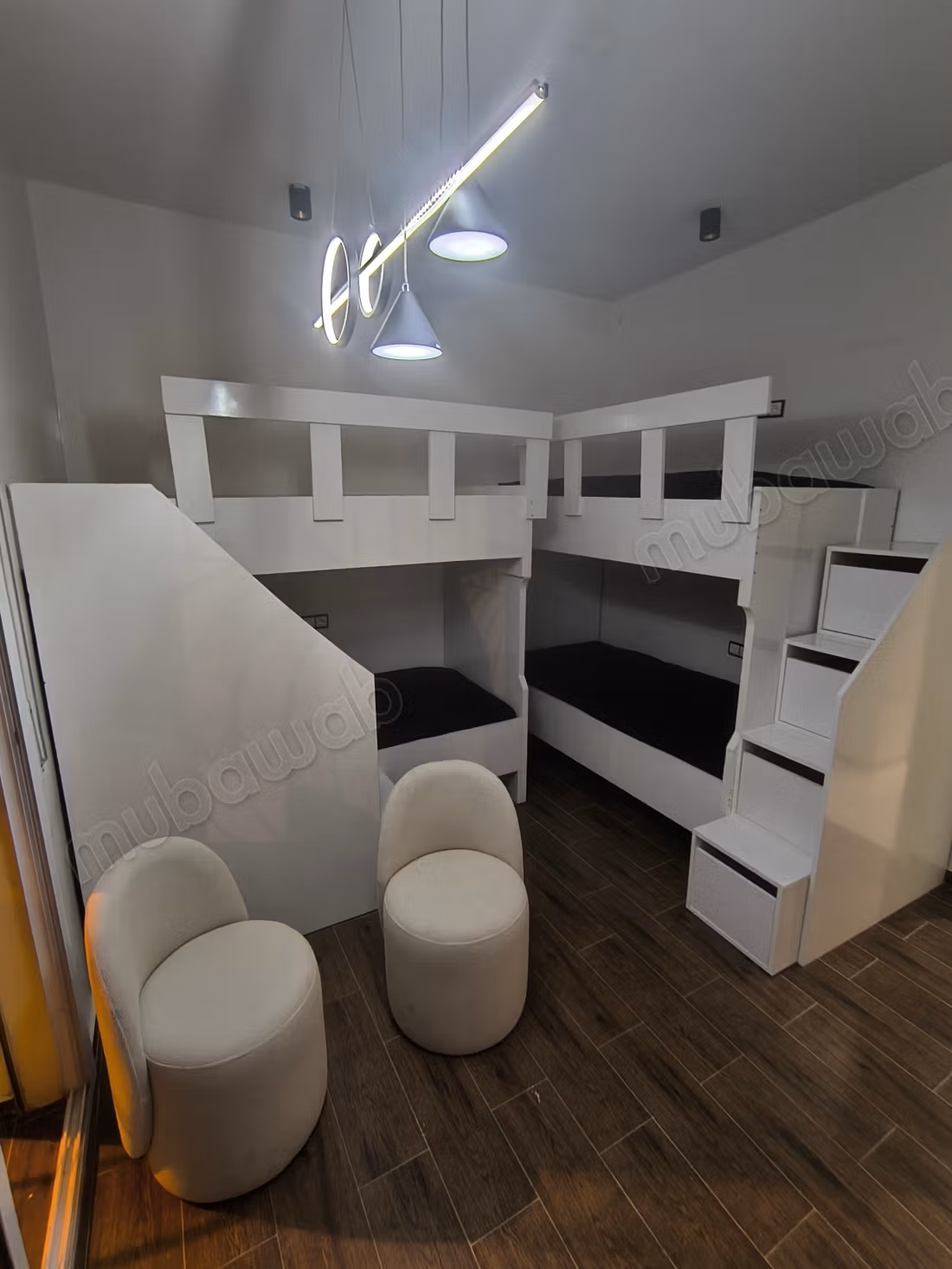 Beautiful room for rent at Branes 1. Surface of 35 m². Furnished