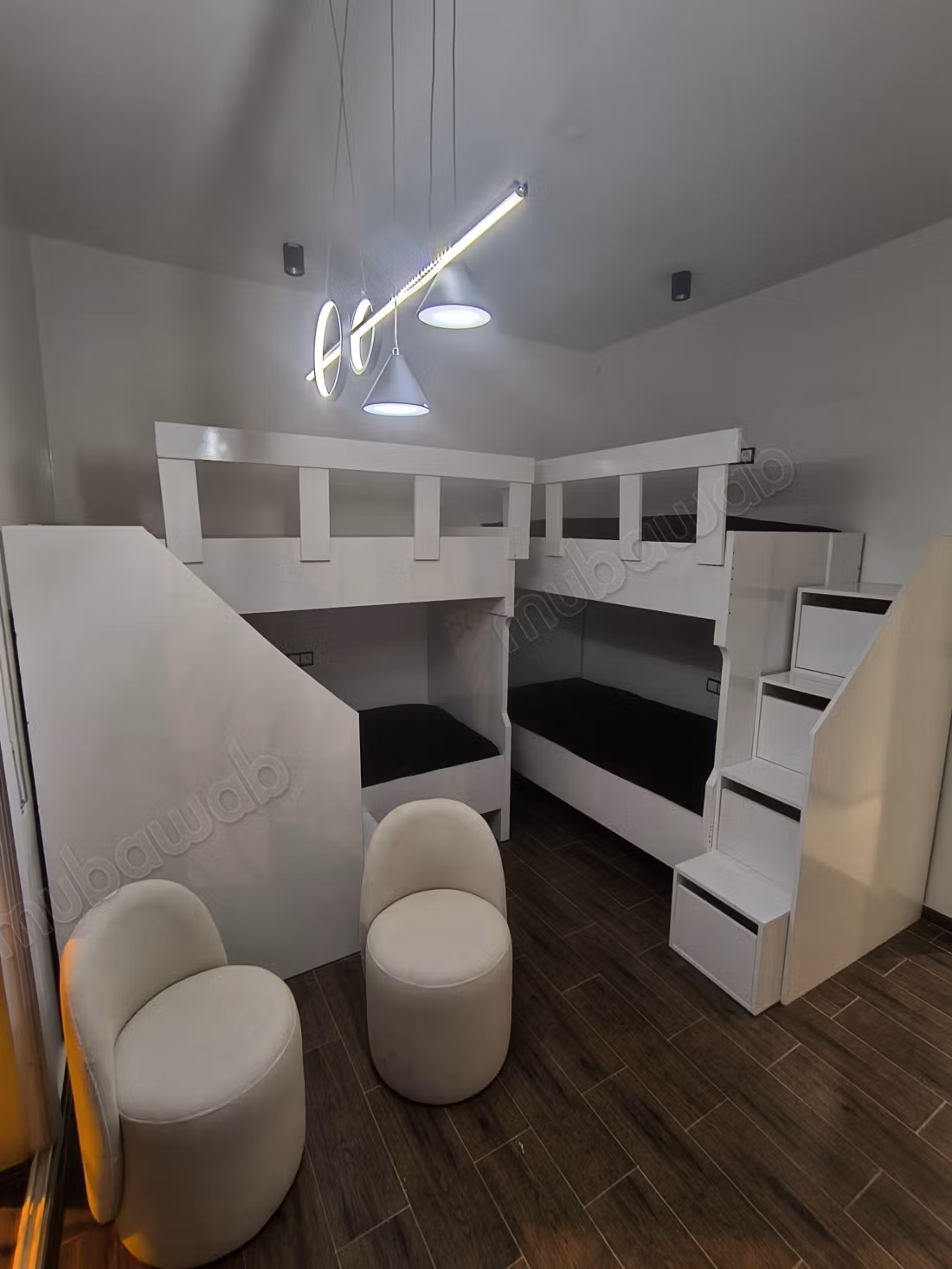 Beautiful room for rent at Branes 1. Surface of 35 m². Furnished