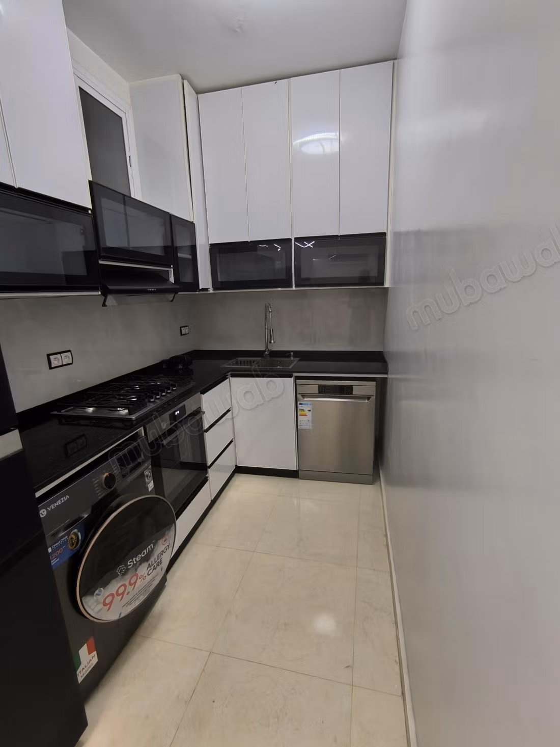 Beautiful room for rent at Branes 1. Surface of 35 m². Furnished