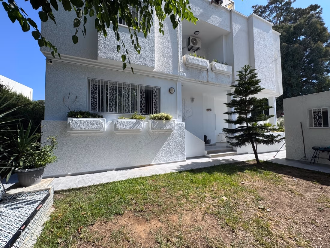 Villa lussuosa in affitto a Cartagine. 4 camere da letto. Vetri doppi e riscaldamento centralizzato