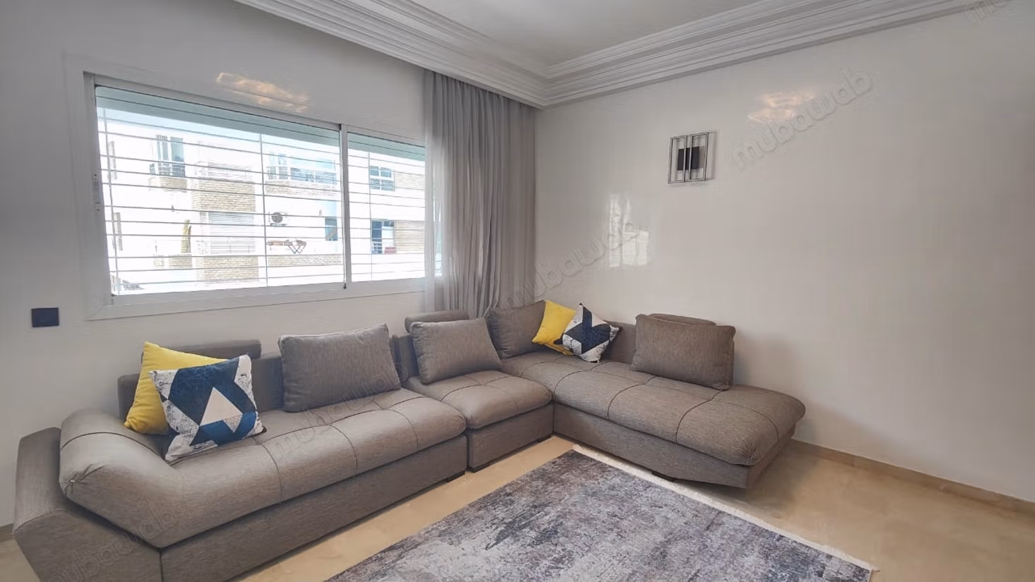 Louez cet appartement à Les princesses. Surface totale 101 m². Bien meublé