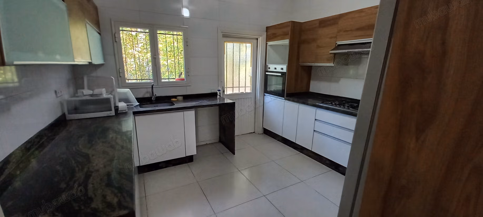 Villa de luxe à louer à Ain Diab. Superficie 350 m². Air conditionné et cheminée