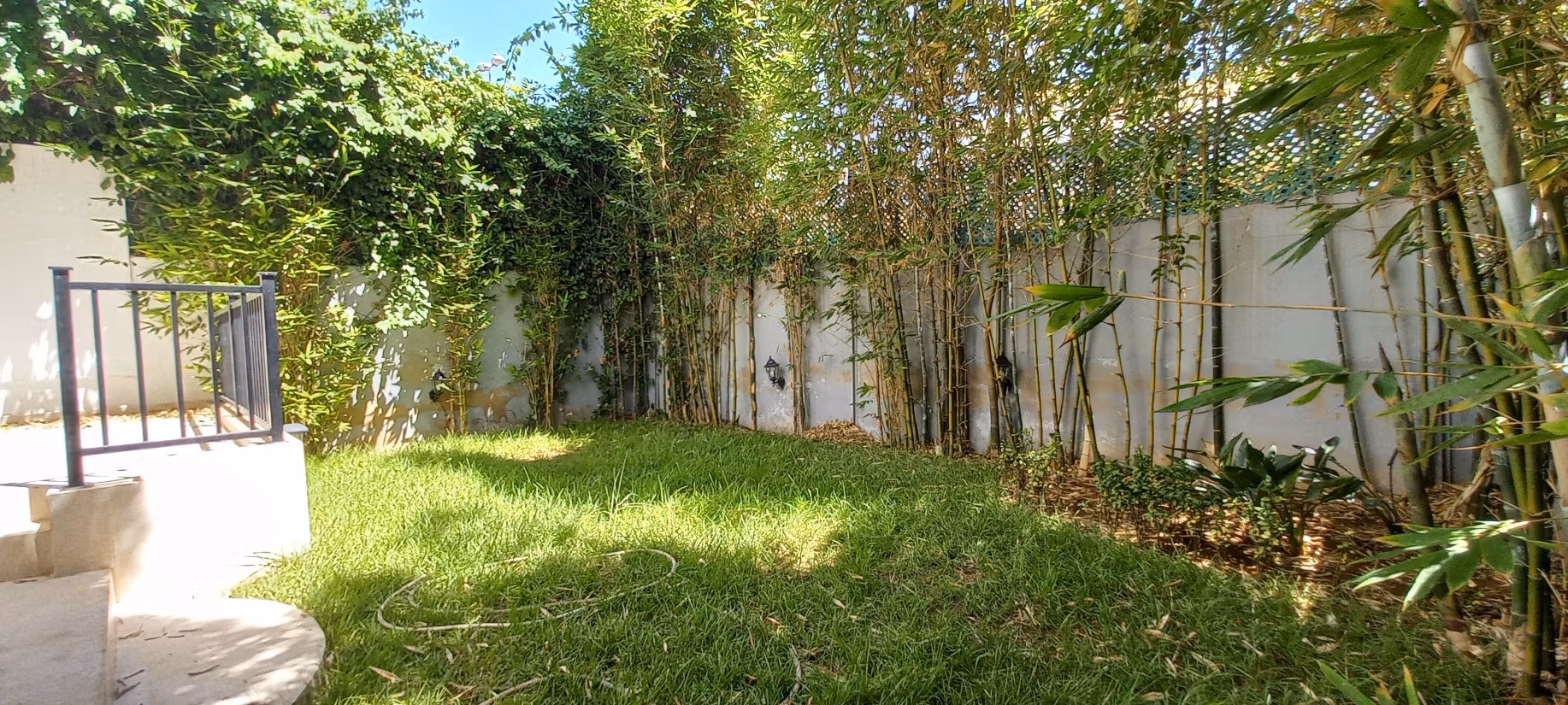 Villa de luxe à louer à Ain Diab. Superficie 350 m². Air conditionné et cheminée