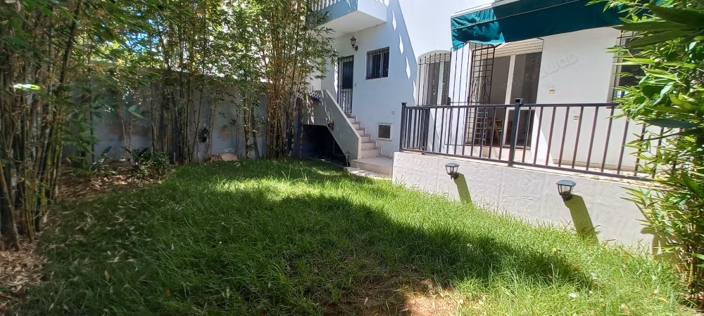 Villa de luxe à louer à Ain Diab. Superficie 350 m². Air conditionné et cheminée