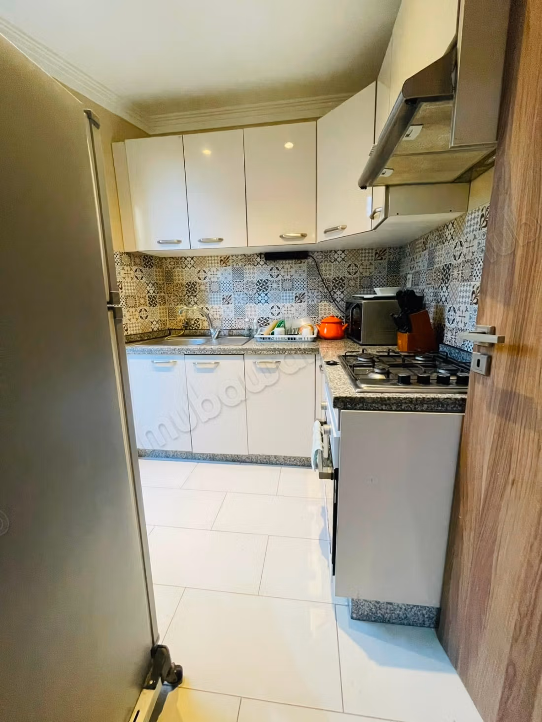 Bel appartement en location à Bourgogne Est. 
2 chambres. 
Bien meublé