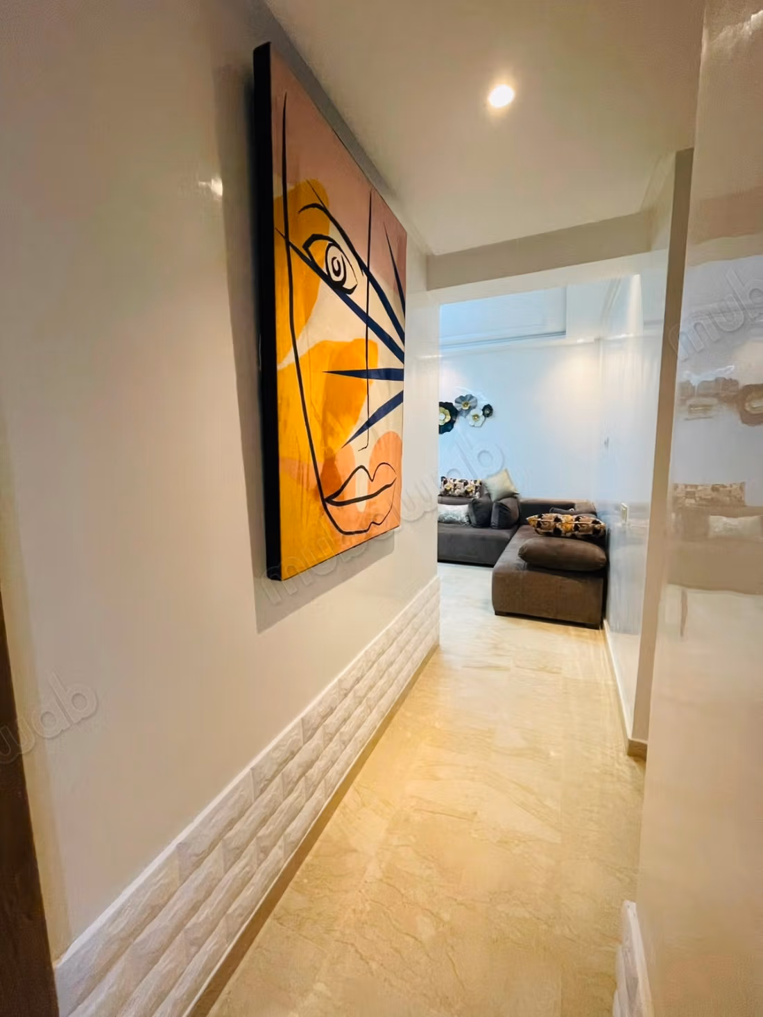 Bel appartement en location à Bourgogne Est. 
2 chambres. 
Bien meublé