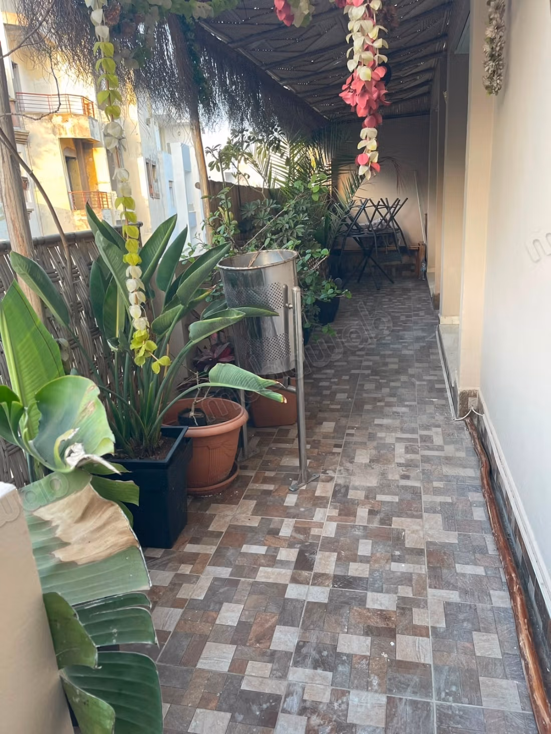 Bel appartement en location à Bourgogne Est. 
2 chambres. 
Bien meublé
