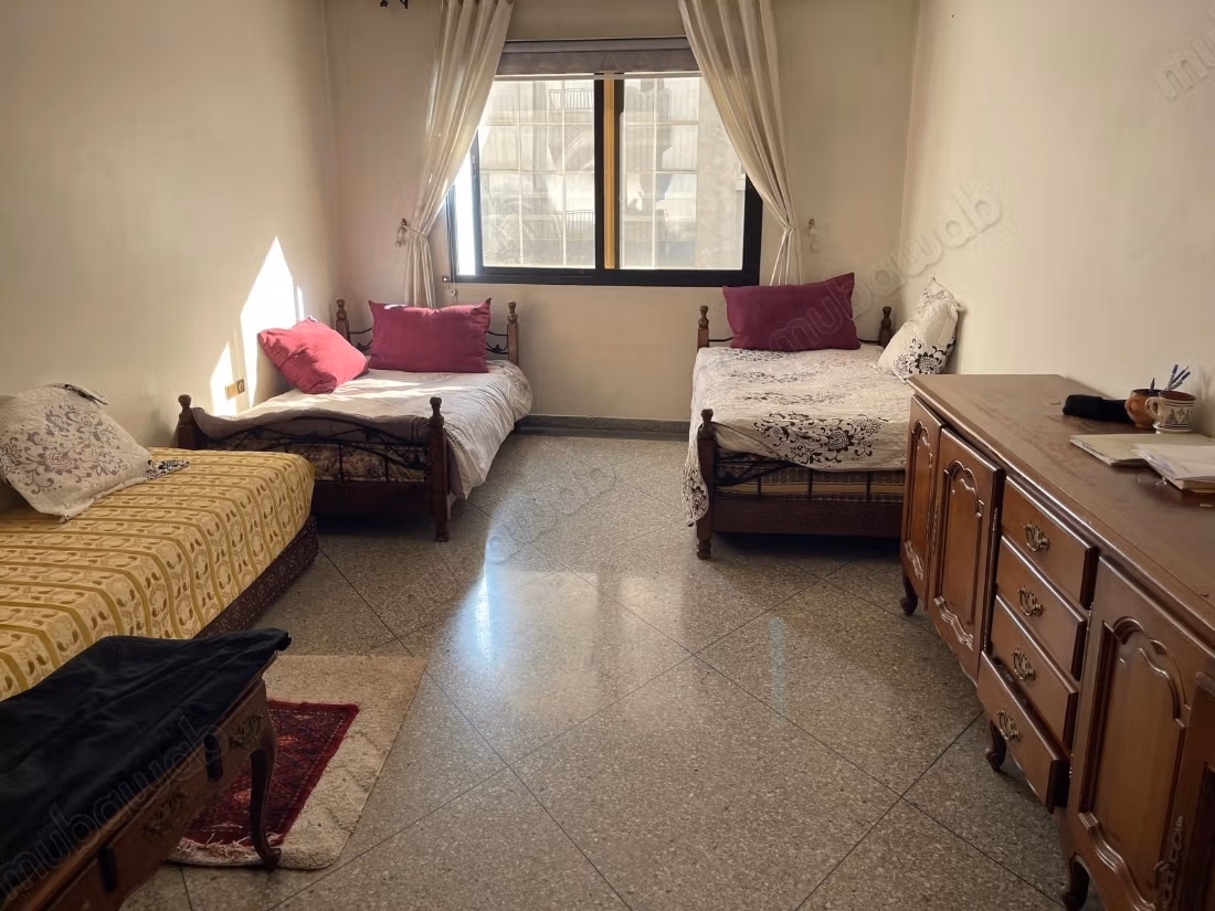 Superbe appartement à vendre à Maârif Extension. 
Surface totale 134 m². 
Four encastré