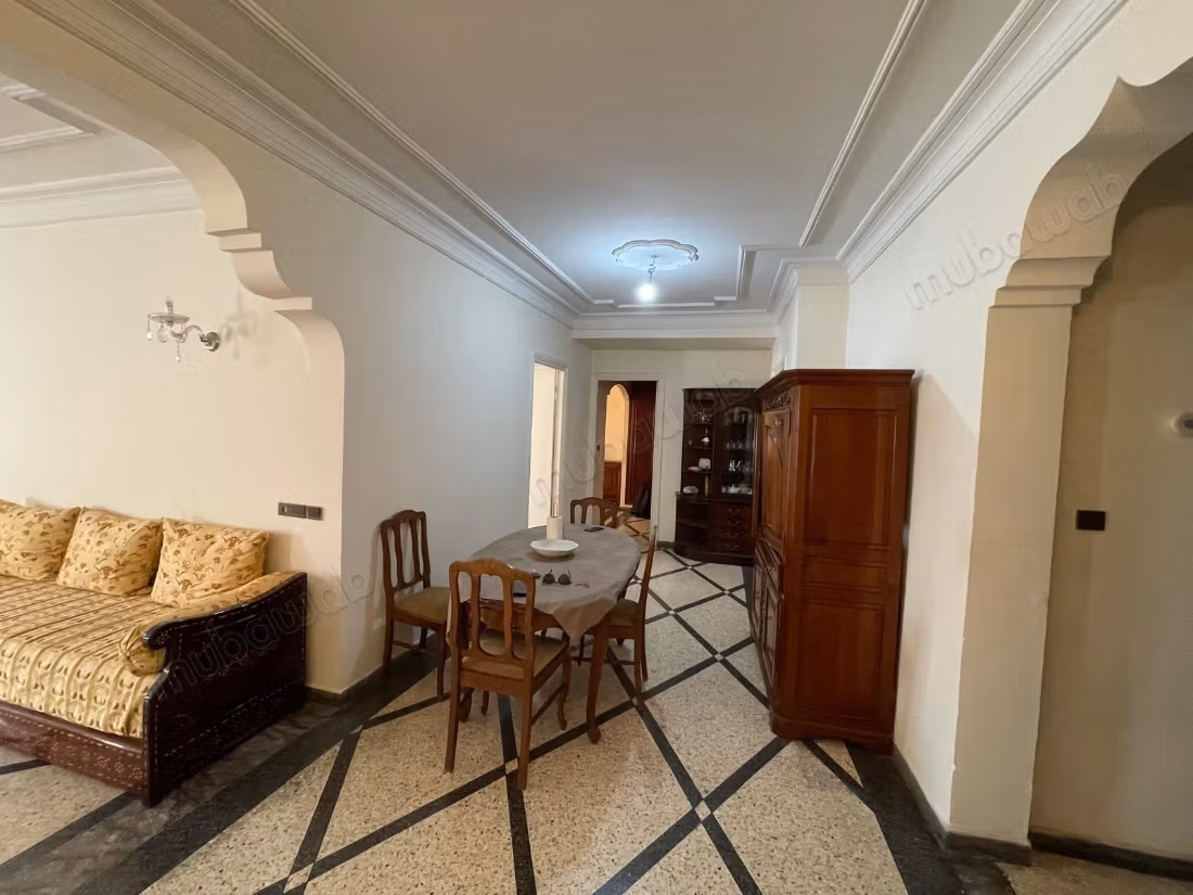 Superbe appartement à vendre à Maârif Extension. 
Surface totale 134 m². 
Four encastré