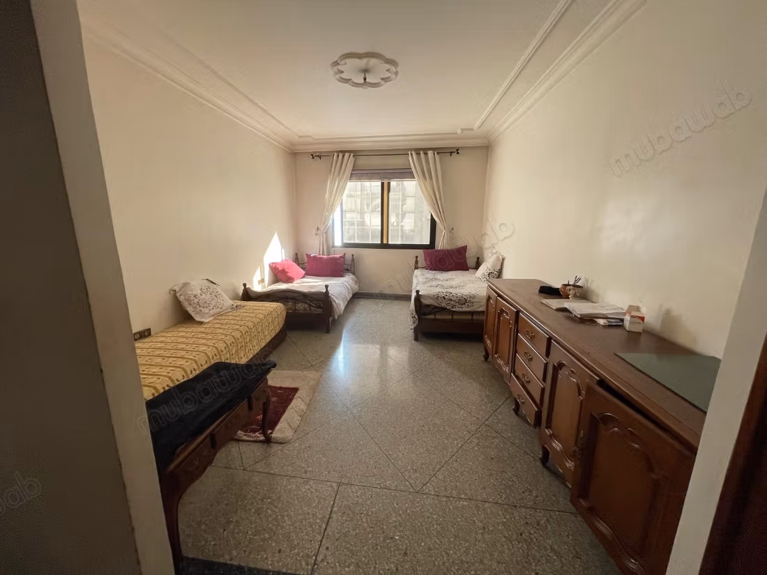 Superbe appartement à vendre à Maârif Extension. 
Surface totale 134 m². 
Four encastré