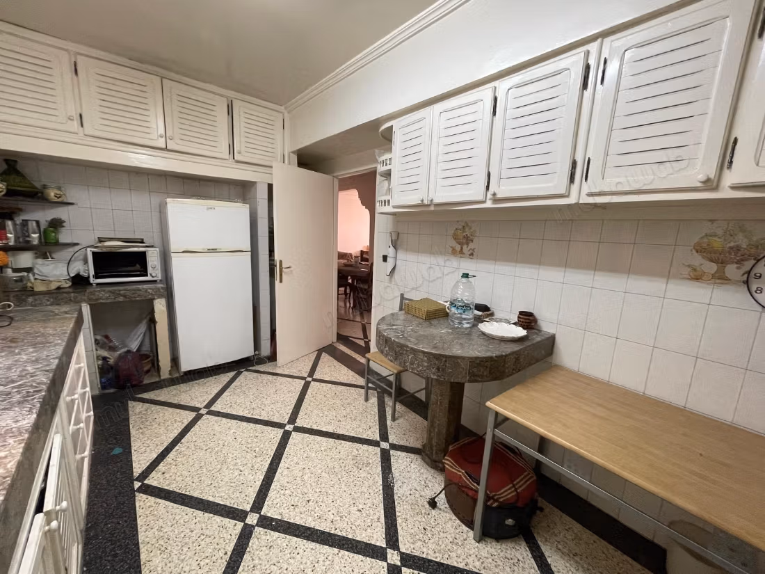 Superbe appartement à vendre à Maârif Extension. 
Surface totale 134 m². 
Four encastré